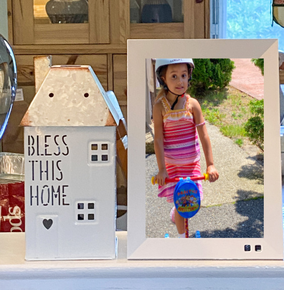 NixplaynewbieIMG 3049 - Nixplay Special Edition 10.1 inch White Smart Photo Frame Giveaway (ends 7/26)