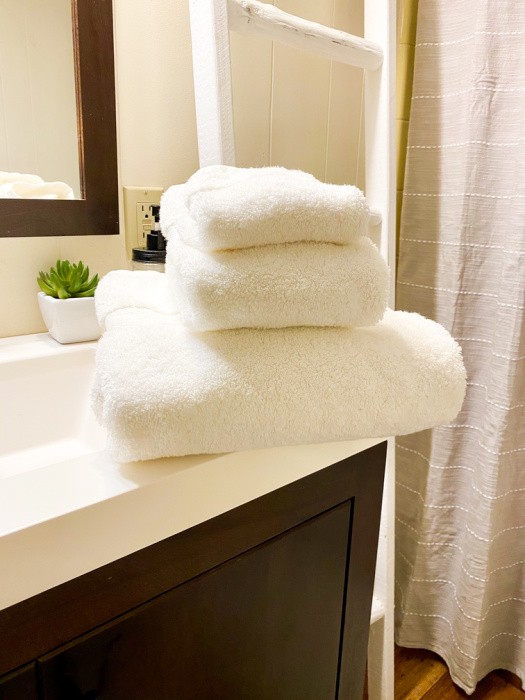 Delilah Home 100% Organic Cotton 6 Piece Towel Set Holiday Giveaway #MySillyLittleGang